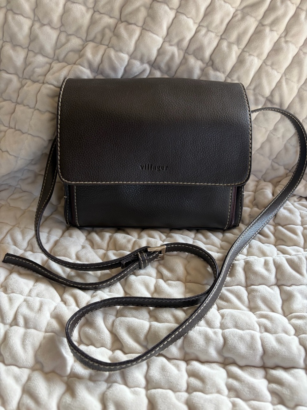 🥰Vintage Villager Dark Brown Vegan Leather Crossbody Bag -Liz Claiborne 🤩